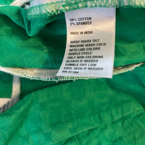 Crown & Ivy Shorts - Picture 3 of 3